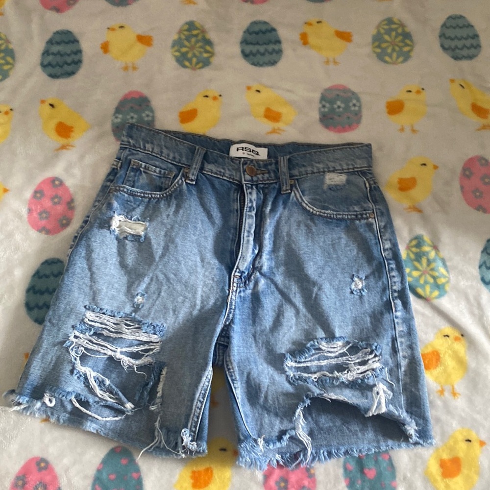 These pant are RSQ pants, size 26, and with a medium blue color.